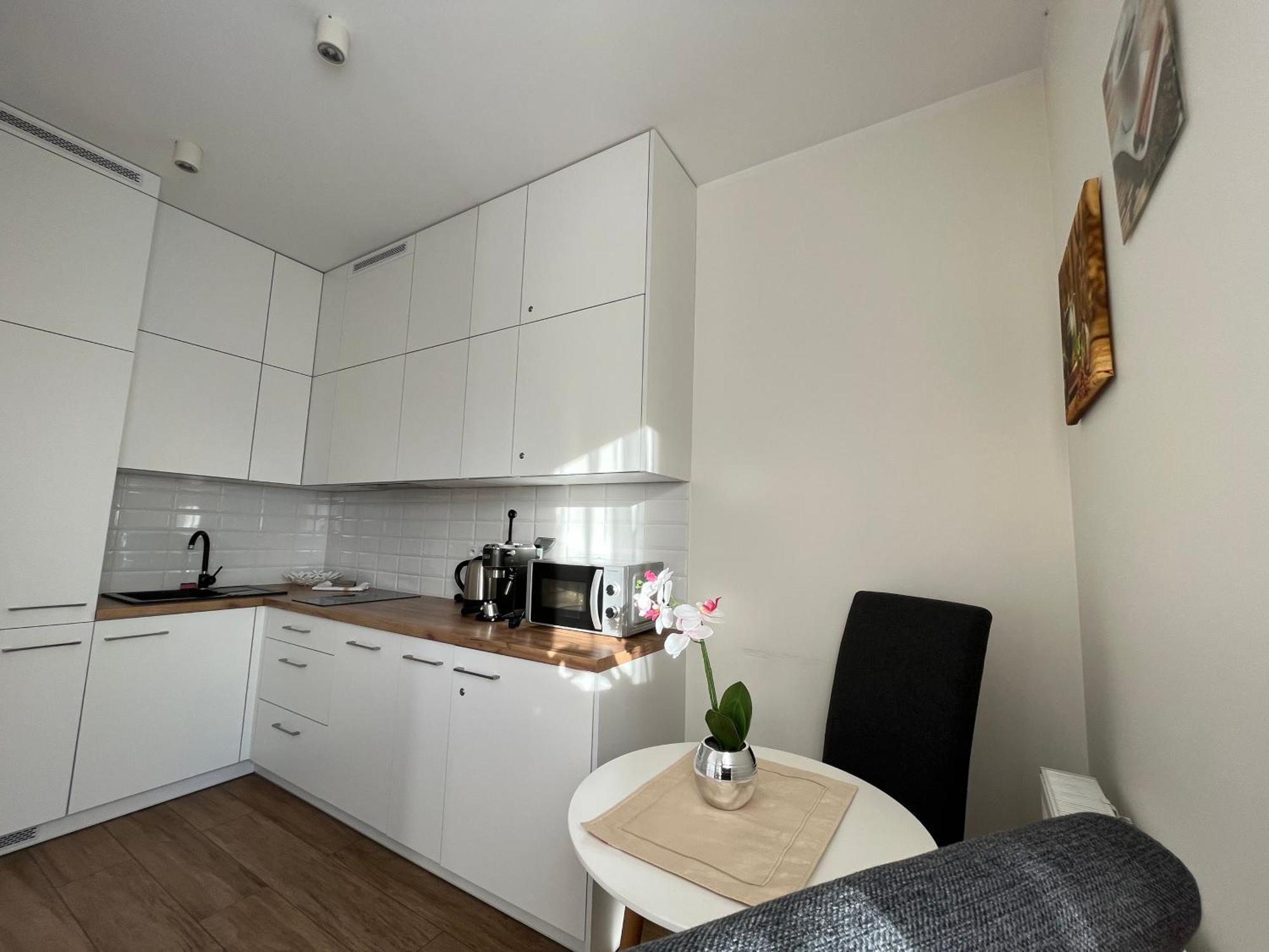 Kielce- Zacisze Przy Baseny Tropikalne, Kadzielnia, Parking, Faktura,centrum Kielce